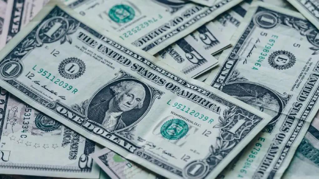 Dolar em baixa movimenta o varejo