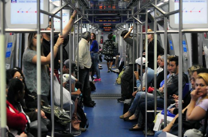 Reajuste atinge quem mais precisa: integração metrô+ônibus fica mais cara na Capital