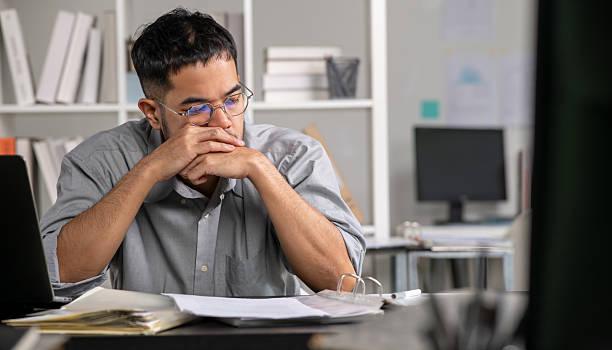 5 decisões financeiras que podem travar sua carreira sem você perceber