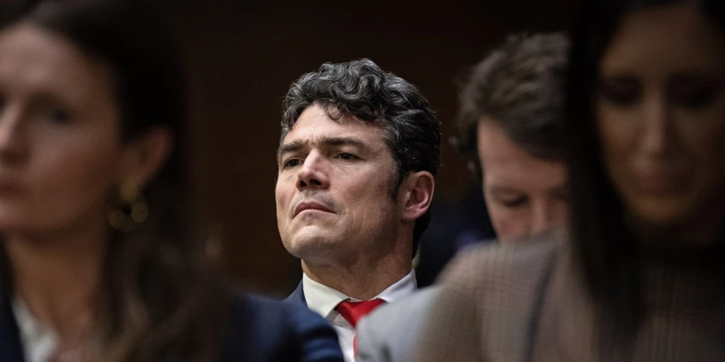 “Crise no governo: Chefe do contraterrorismo renuncia e expõe visão sobre o Irã”