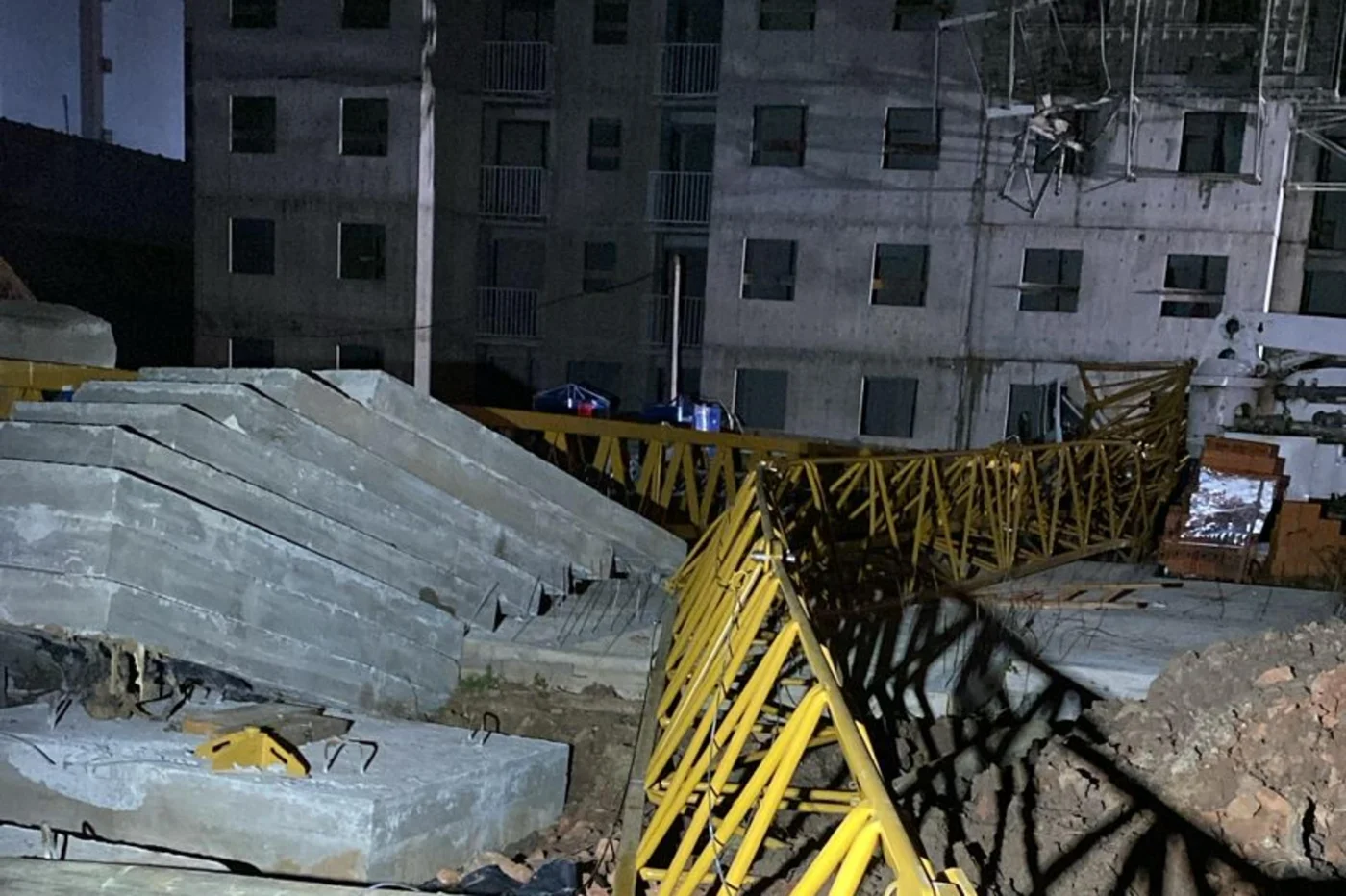 Identificados trabalhadores mortos em queda de grua no bairro Fragata em Pelotas