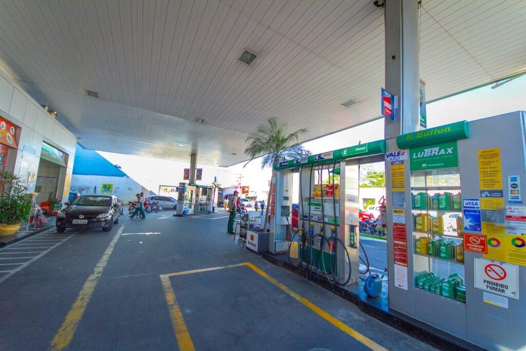 Embora o cenário esteja mais evidente na capital, há preocupação de que a falta de combustível avance para outras cidades do estado. Regiões do interior podem ser ainda mais afetadas, já que dependem da logística de distribuição.