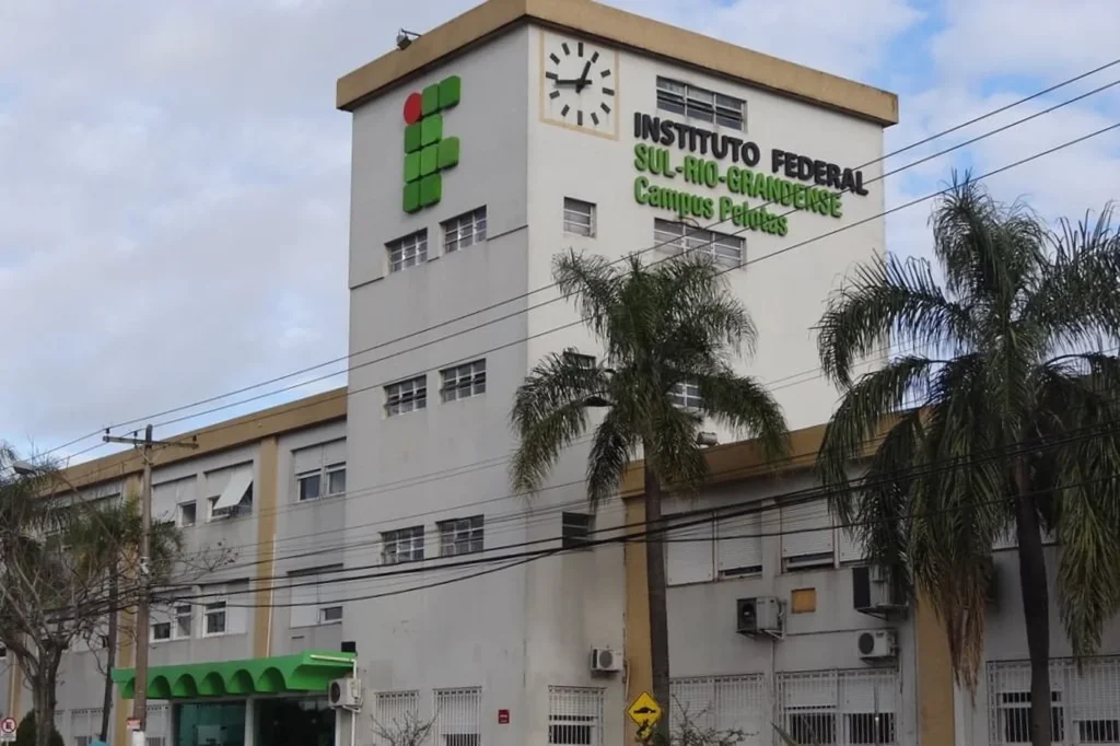 alunos organizam protesto pelo direito das mulheres no IFSul após caso grave