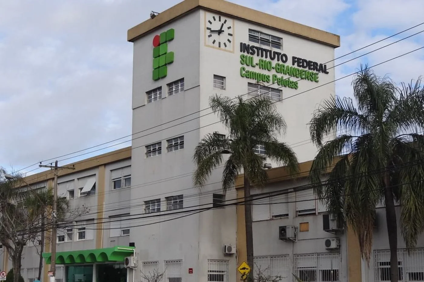 Ifsul Pelotas: alunos organizam protesto pelo direito da mulher após caso grave