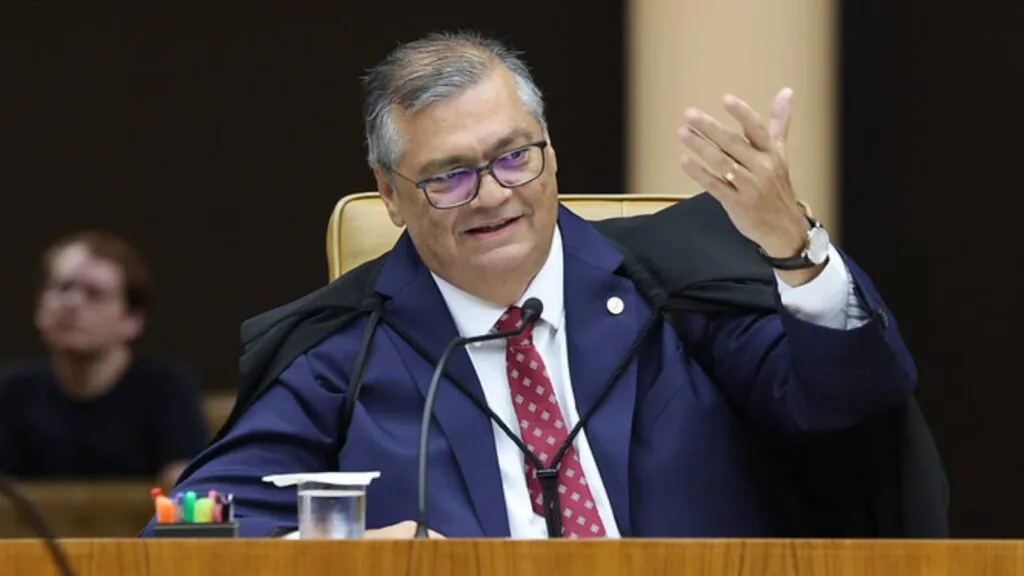 STF: Dino decide que juízes não podem mais se aposentar como punição