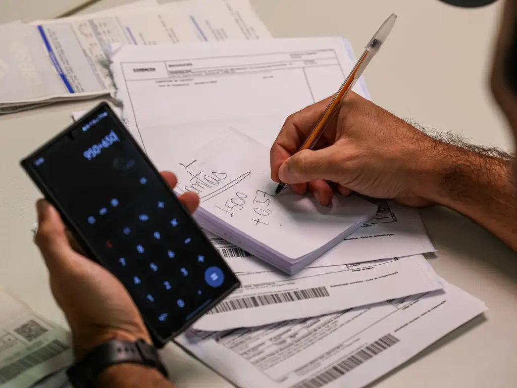 Crédito fácil e falta de planejamento impulsionam endividamento no país.