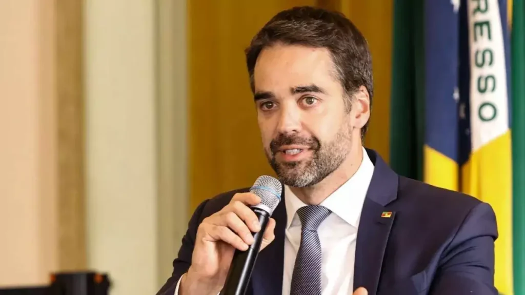 Um dos principais pontos defendidos por Leite é a criação de uma alternativa política fora da polarização nacional. Ele afirma que quer liderar um projeto que combata desigualdades, respeite a diversidade e, ao mesmo tempo, seja firme na segurança pública e moderno na gestão.