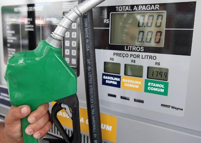 Diante do avanço da falta de diesel no RS, algumas cidades já decretaram situação de emergência. Esse tipo de medida permite ações mais rápidas para tentar contornar o problema.