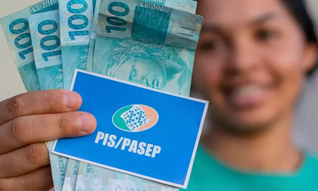 Essa facilidade ajuda trabalhadores a confirmarem quem pode receber o PIS/Pasep 2026 e acompanhar o status do pagamento.