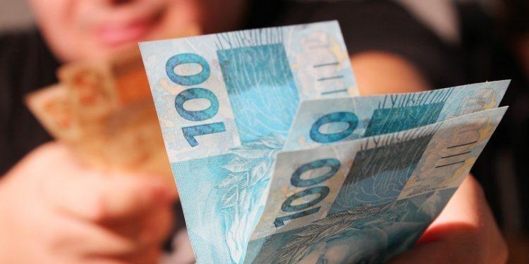 o salário mínimo de R$ 2.106 ainda não passa de uma possibilidade futura, sem confirmação legal.