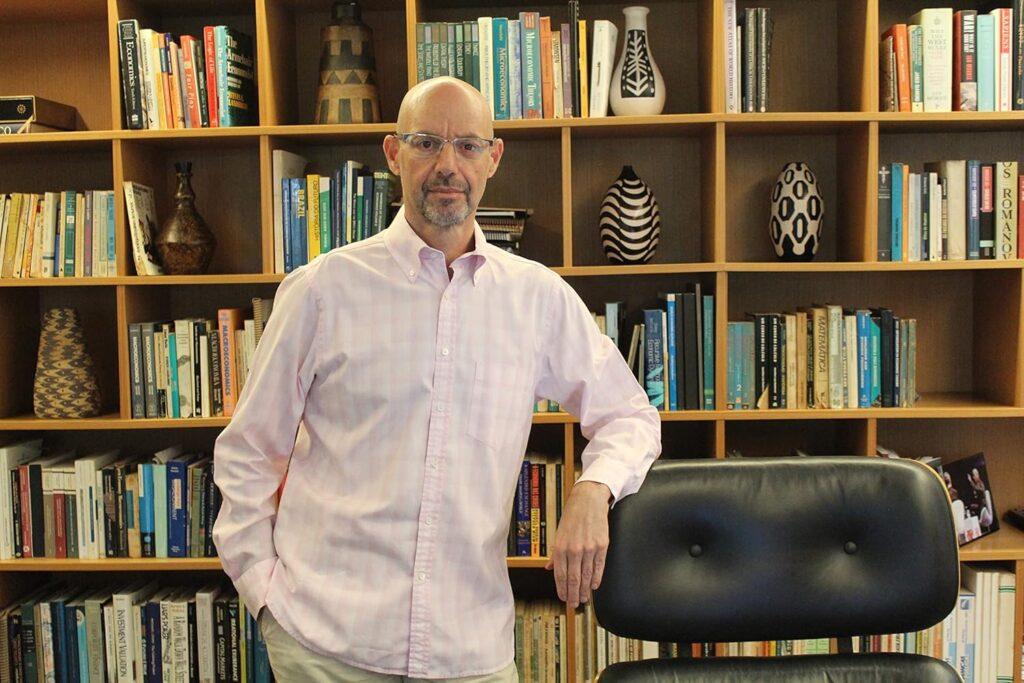 Alexandre Schwartsman autor do Livro Econômica no Cotidiano