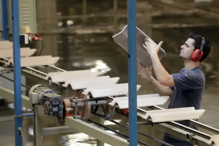 O crescimento atual também precisa ser analisado dentro de um contexto mais amplo. Nos últimos meses de 2025, a indústria acumulou perdas, o que torna os resultados recentes ainda mais relevantes.