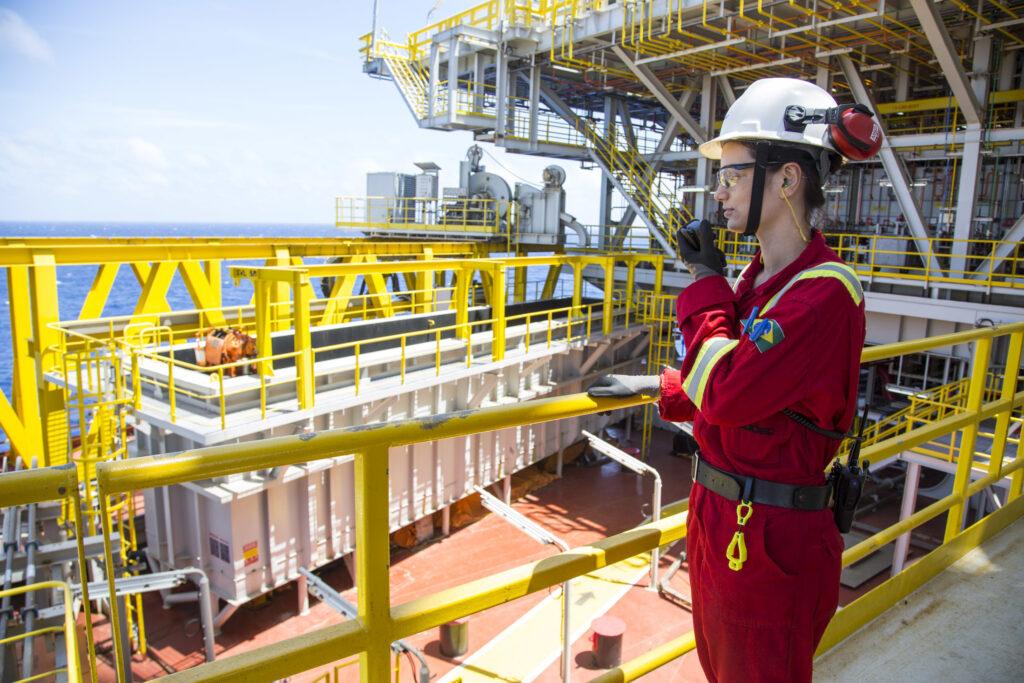 A Bacia de Pelotas é vista como uma área promissora para exploração de petróleo e gás natural, ainda em fase de estudos.