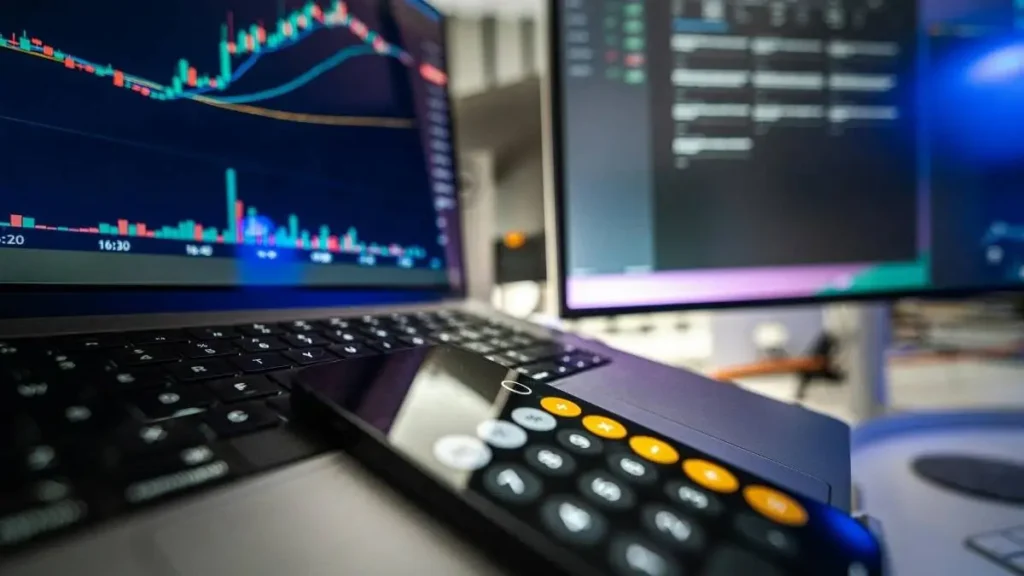 Aplicativos financeiros e busca por estabilidade aumentam interesse dos brasileiros por organização do dinheiro