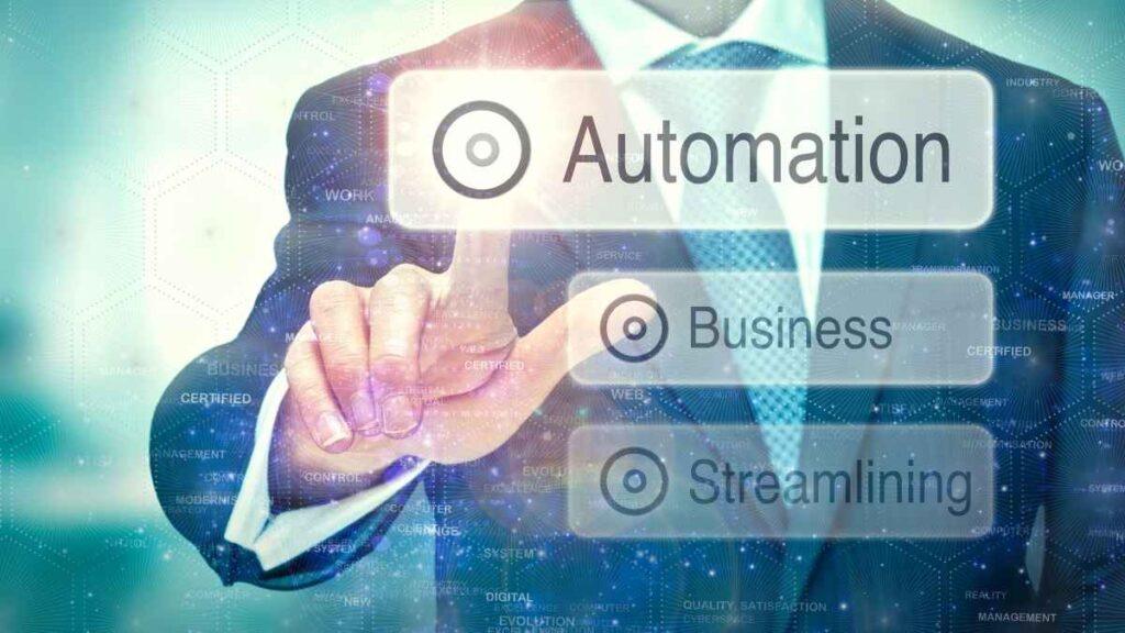 A automatização de tarefas muda rotina de profissões e aumenta procura por qualificação profissional. O mercado de trabalho está ficando cada vez mais competitivo com a chegada das Inteligências Artificiais. Que estiver preparado, estará seguro.