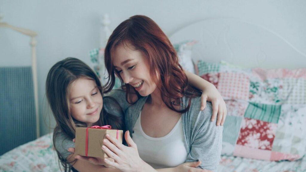 Anna Jarvis queria criar uma homenagem sincera às mães, mas viu a data se transformar em um fenômeno comercial global. 