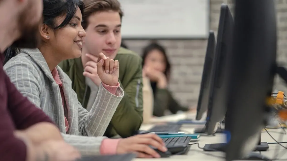 Curso gratuito com certificado vale no currículo?