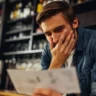Descubra os principais motivos que levam pequenos negócios a fechar nos primeiros anos e saiba como evitar erros que comprometem a empresa.