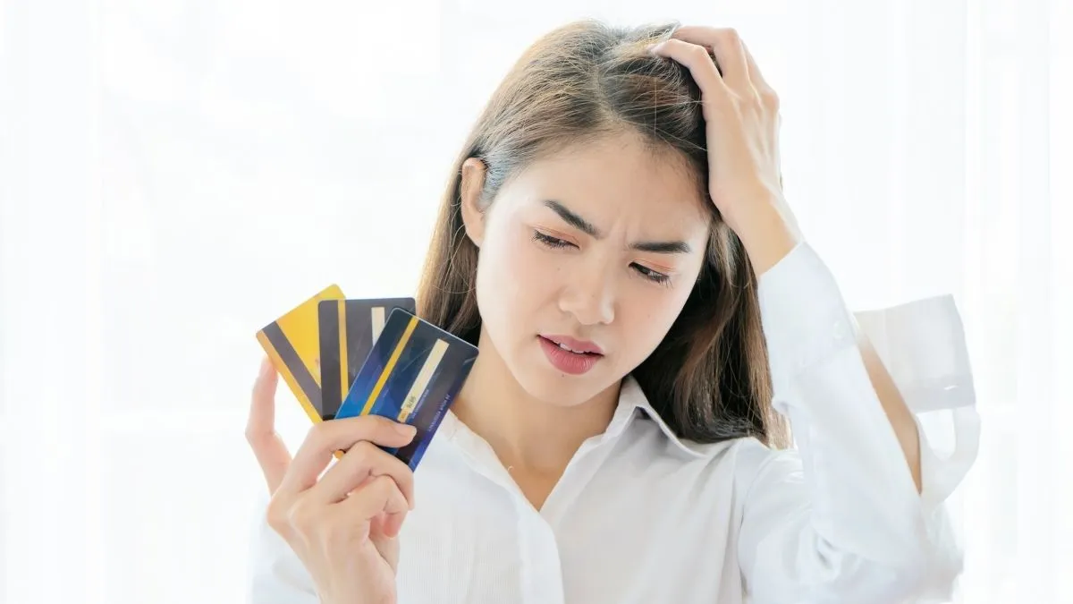 Entenda quando o limite do cartão vira dívida, o que acontece se não pagar a fatura e como evitar juros, rotativo e negativação.