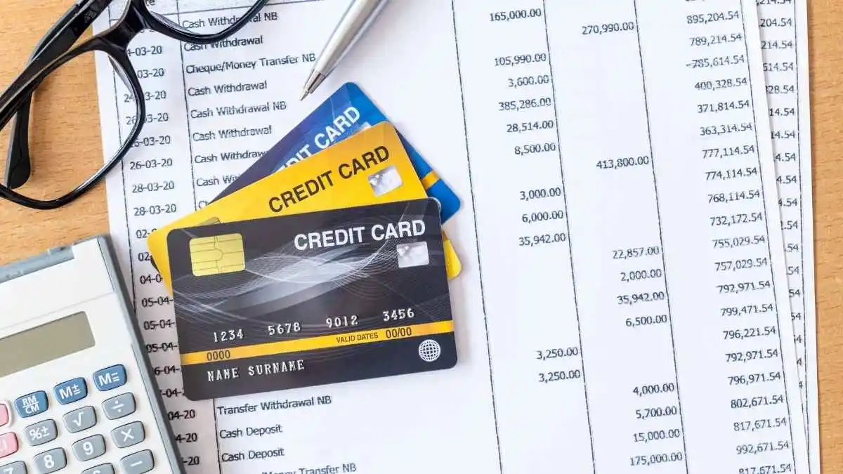 Vale a pena antecipar parcelas para pagar menos juros? Entenda quando a estratégia pode gerar economia e quando pode não ser a melhor decisão financeira.