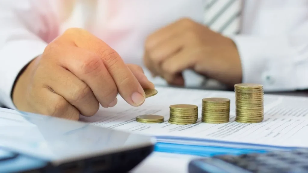 A busca por fontes alternativas de renda cresce entre brasileiros diante dos desafios econômicos de 2026.