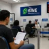 Saiba onde encontrar vagas sem experiência com inscrições abertas hoje em 2026. Veja dicas para destacar seu currículo e conquistar seu primeiro emprego.