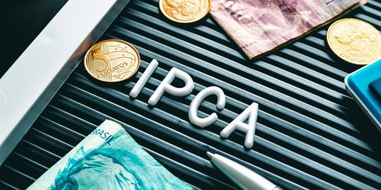 Tesouro IPCA+ caiu no aplicativo? Entenda a marcação a mercado, o risco de vender antes do vencimento e o que conferir antes de decidir.